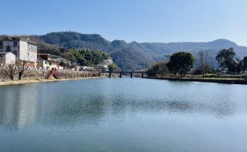 Hike the Han Fei River Ancient Path from Shanghai