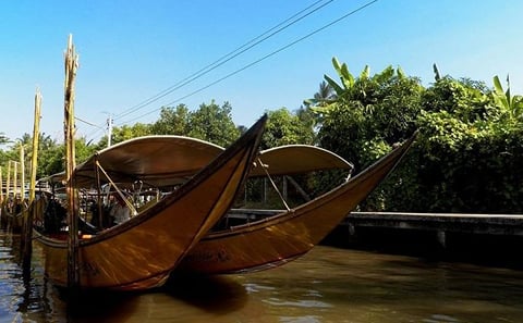 Private Damnoen Saduak Floating Market & Maeklong Train Market Tour