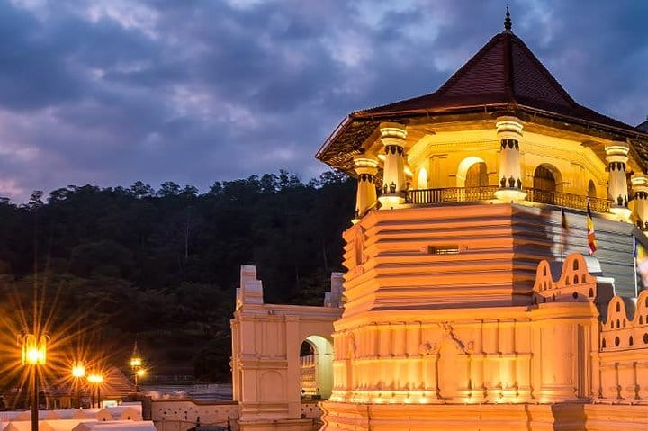 Every Corner a Story | 7 Days