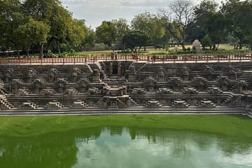 Private Bus Tour of Modhera Sun Temple and Rani ki Vav