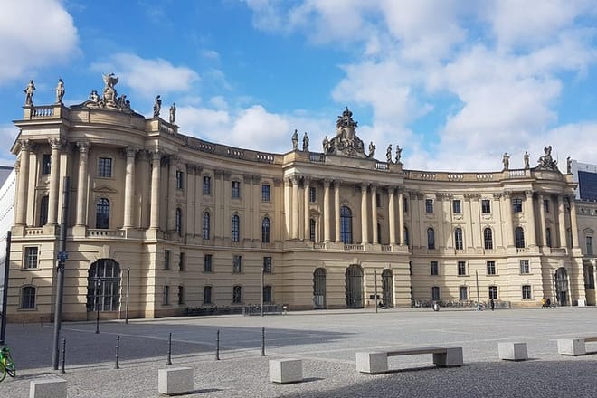 Explore Berlin History and Highlights Sightseeing Tour 7