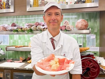 "We'll guide you to the finest hidden gems, where you can meet the passionate owners!"