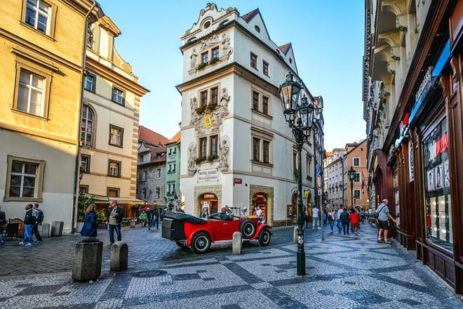 Private Prague walking tour with Pilsner brewery trip & Lunch