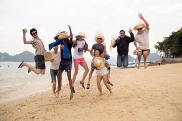 Halong Bay Full-Day Cruise with Lunch and Island Visit
