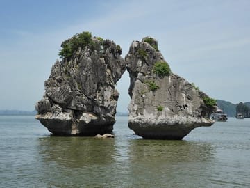 Ha Long Bay Scenic Tour with Local Lunch from Ha Long Port