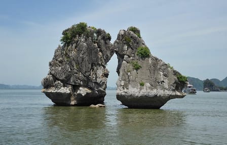 Ha Long Bay Scenic Tour with Local Lunch from Ha Long Port