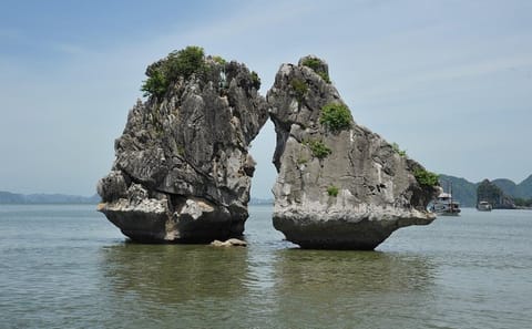 Ha Long Bay Scenic Tour with Local Lunch from Ha Long Port