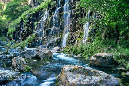 Dashbashi Canyon. The village of Asureti and Didgori monument.