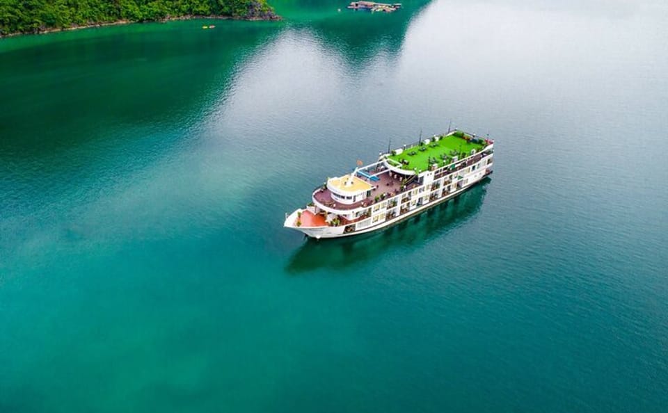 Luxury Halong Bay 2 Days Cruise ( Sung Sot Cave – Titov Island )
