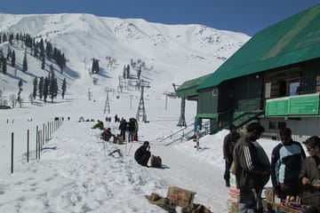 Gulmarg Adventure: A Thrilling Day Trip from Srinagar