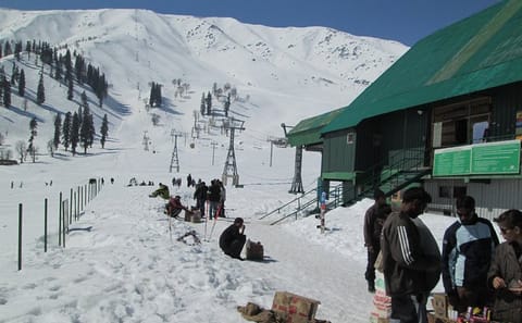 Gulmarg Day Trip with Scenic Cable Car from Srinagar