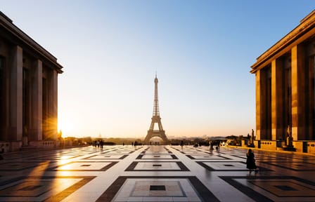 Eiffel Tower Guided Tour with Summit Access in Paris