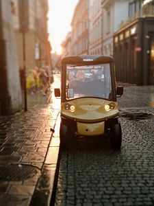 Old Town Sightseeing by Golf Cart and Wawel Castle Guided Tour