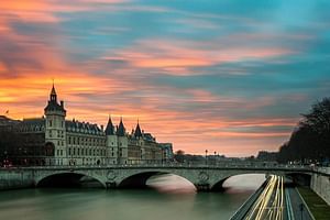 8 Hours Paris Panoramic Tour with Seine River Dinner Cruise and Hotel Pickup