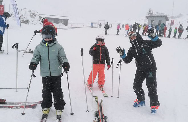 Clases privadas de esquí o snowboard en Candanchú o Astún. (forfait, material de esquí y transporte incluidos )