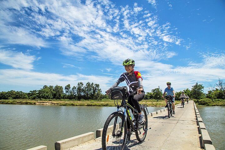 Hoi An Rustic Life Tour: Cycling, Boating & Local Crafts Experience