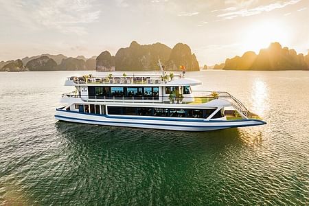 Halong Bay Luxury Cruise Day Trip: Buffet lunch & Limousine bus