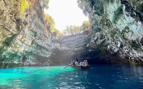 Melissani Lake and Myrtos Beach Tour from Argostolion