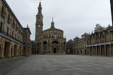 Cimadevilla Walking Tour: Art and History in Gijón