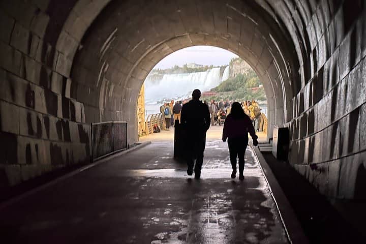 Niagara Falls Tunnel Beneath the Falls and Guided Orientation