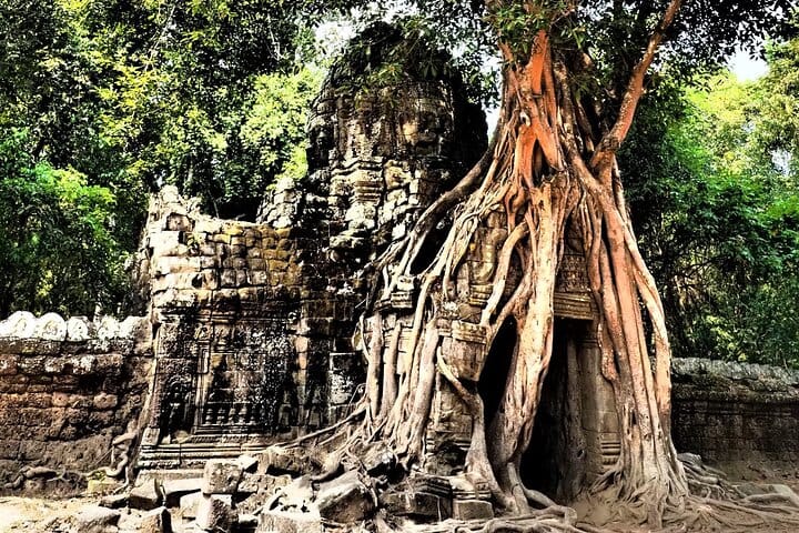 Kbal Spean Trekking Tour with Banteay Srei and Landmine Museum 10