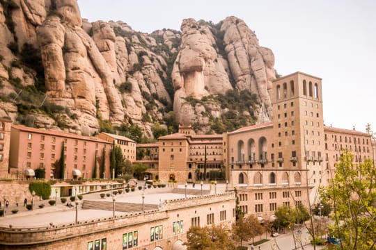 Late-Start Montserrat, Food & Wine