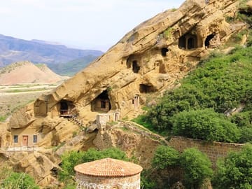 4 Full days in Georgia with private tour, free aiport