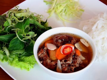 Tasting 8 Different Hanoi Street Foods at Night Time