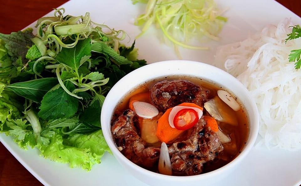 Evening Street Food Tour of Hanoi: Taste 8 Local Dishes