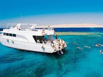 Hurghada Dolphin House Snorkeling Boat Trip with Hotel Pickup (8 Hours)