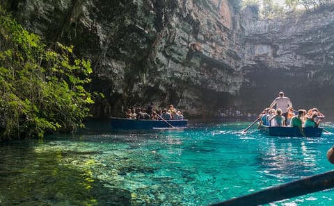 Drogarati Cave, Melissani Lake & Myrtos Beach Tour in Argostolion