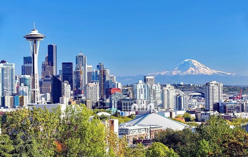 Small group Tour in Mt Rainier with air-conditioned Van Transfer