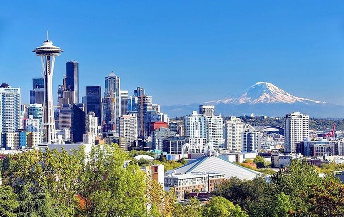 Small group Tour in Mt Rainier with air-conditioned Van Transfer