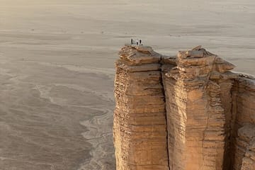 3-Day Riyadh Tour: Edge of the World and Red Sand Dunes