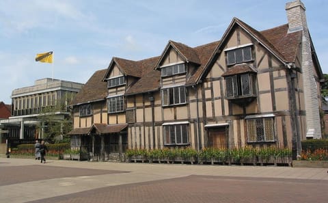 Private Tour of Windsor Castle, Oxford, and Stratford-upon-Avon