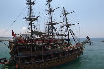 Alanya Catamaran Boat Tour with Lunch and Soft Drinks
