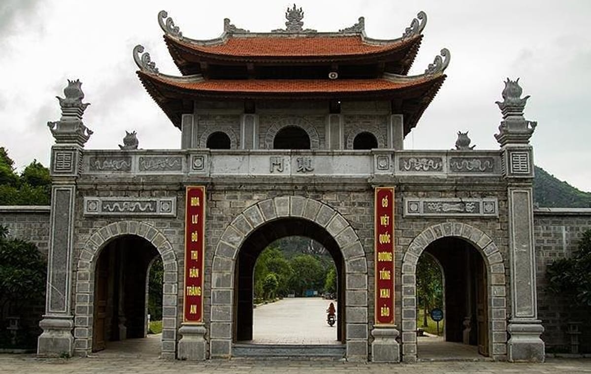 Full-day Tam Coc River Adventure