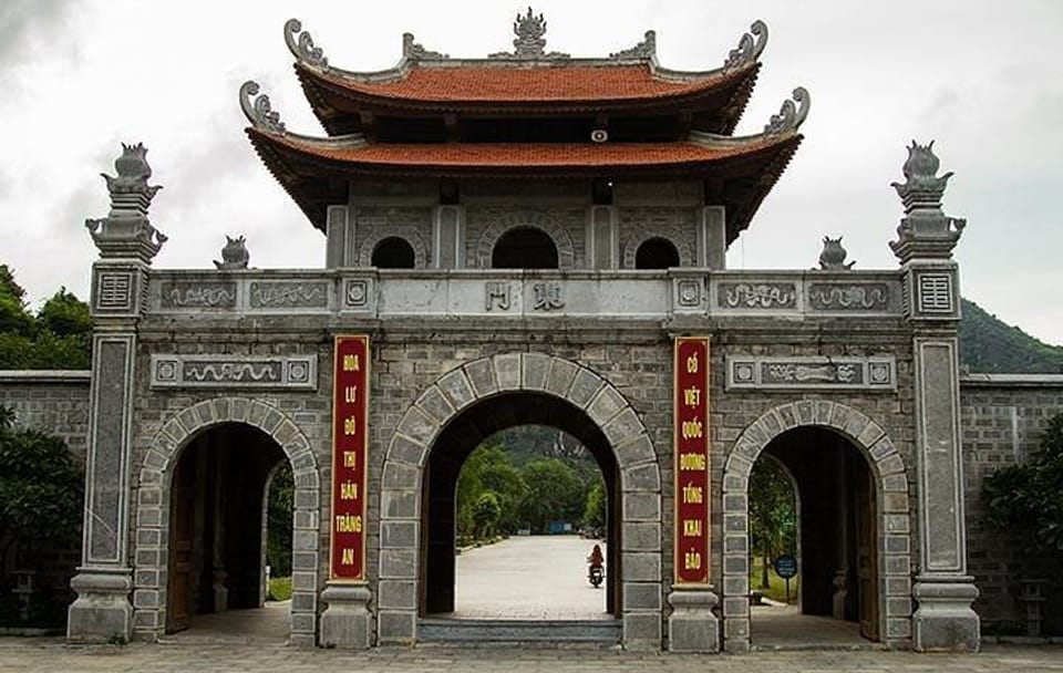 Tam Coc River Day Tour from Hanoi with Hoa Lu Visit