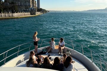 Istanbul Sunset Yacht Cruise with Scenic Bosphorus Views