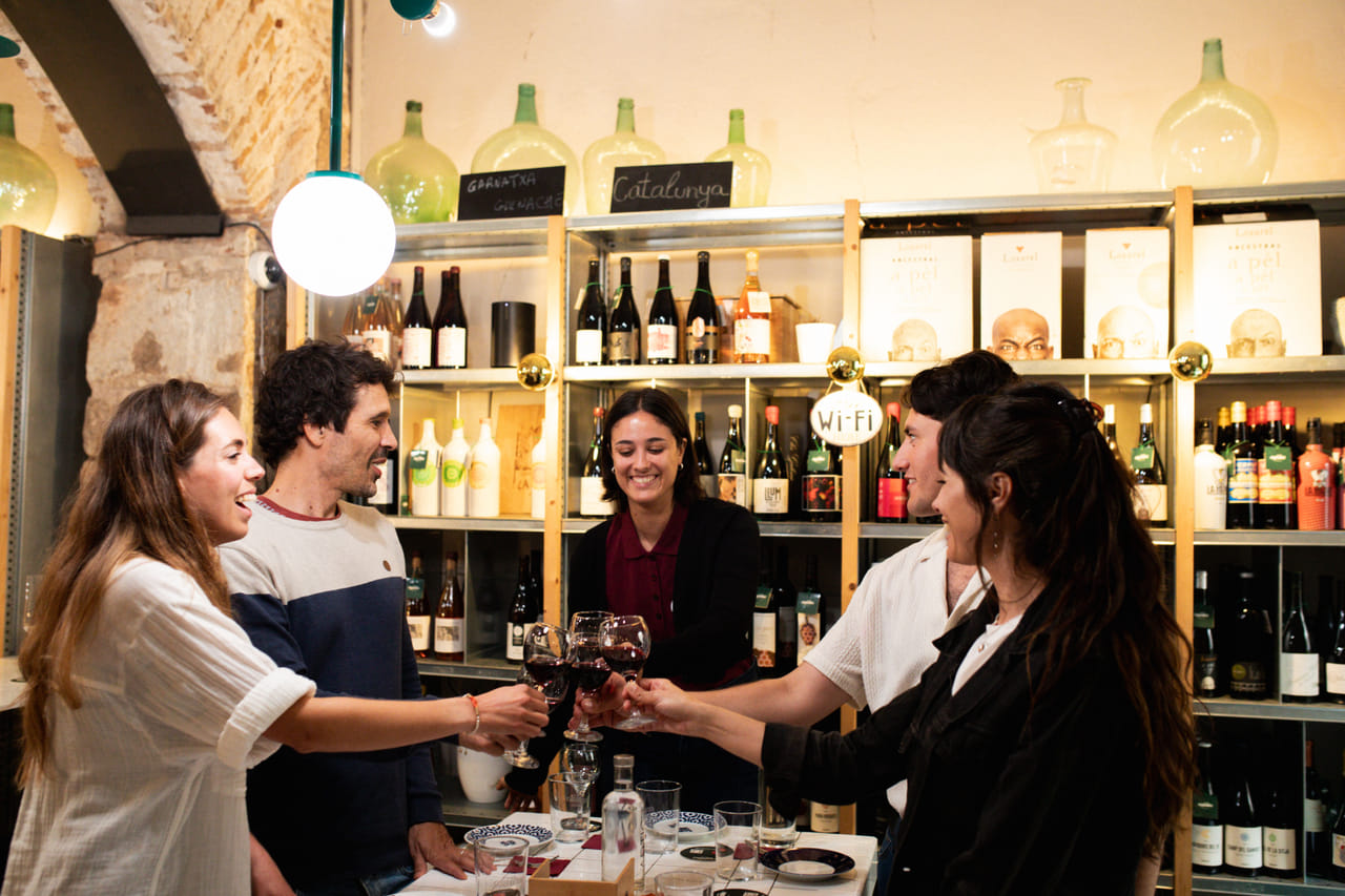Private tapas and wine walking tour experience 4
