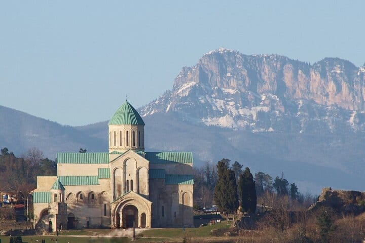 4 Full days in Georgia with private tour, free aiport