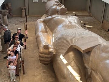 Saqqara, Memphis, and Dahshur Pyramids Day Tour in Giza
