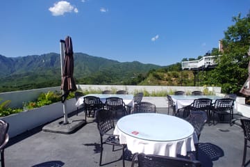 All Inclusive Mutianyu VIP Pass Tour with Lunch Overlooking the Wall