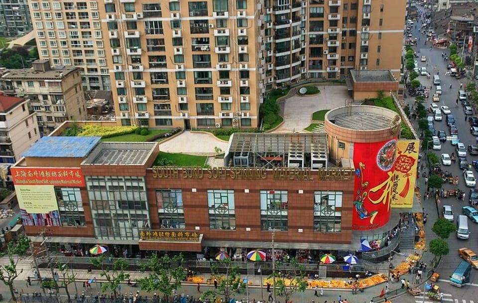 Private Shopping Experience in Shanghai's Vibrant Markets