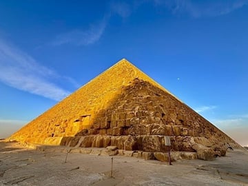 Giza Pyramids and Sphinx 6-Hour VIP Tour with Camel