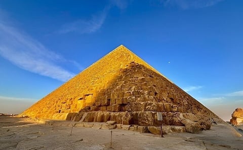 Giza Pyramids and Sphinx 6-Hour VIP Tour with Camel