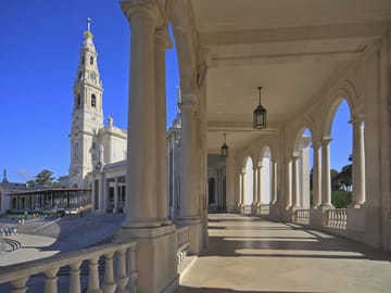 Lisboa: Sintra with Palácio da Pena, Cascais & Estoril Day Tour