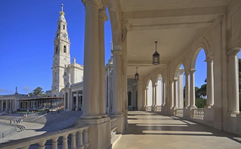 Lisbon Day Trip: Fátima, Nazaré, and Óbidos Tour