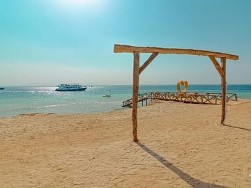 Magawish Island Snorkeling, Diving Cruise With Lunch – Hurghada