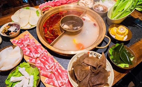 Culinary Car Tour of Mao'er Hutong in Beijing